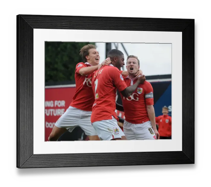Framed Print : Bristol City's Wade Elliott Celebrates Goal Against MK Dons Framed Print : Bristol City's Wade Elliott Celebrates Goal Against MK Dons