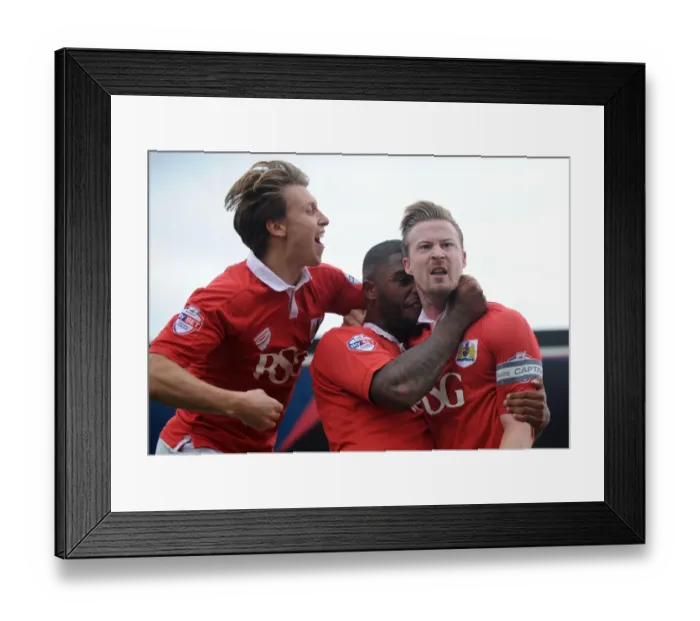 Framed Print : Thrilling Moment: Wade Elliott's Goal Celebration for Bristol City vs MK Dons, September 2014 Framed Print : Thrilling Moment: Wade Elliott's Goal Celebration for Bristol City vs MK Dons, September 2014