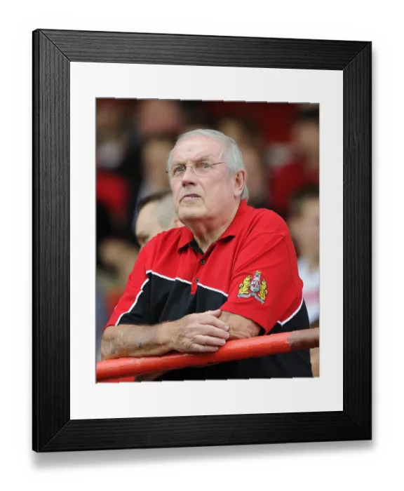 Framed Print : Bristol City vs MK Dons Clash in Sky Bet League One at Ashton Gate, September 2014 Framed Print : Bristol City vs MK Dons Clash in Sky Bet League One at Ashton Gate, September 2014