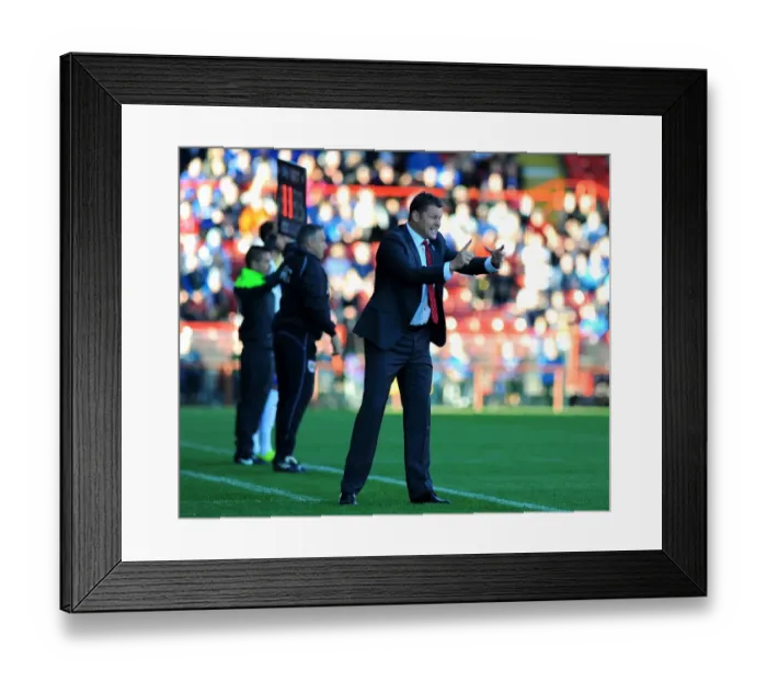 Framed Print : Steve Cotterill Leads Bristol City Against Chesterfield in Sky Bet League One Framed Print : Steve Cotterill Leads Bristol City Against Chesterfield in Sky Bet League One