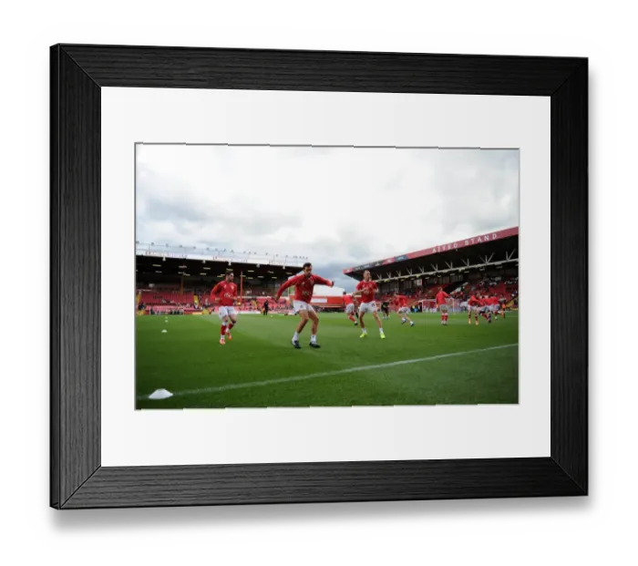 Framed Print : Bristol City Players Warm Up Ahead of Bristol City v Chesterfield, Sky Bet League One (11 / 10 / 2014) Framed Print : Bristol City Players Warm Up Ahead of Bristol City v Chesterfield, Sky Bet League One (11 / 10 / 2014)