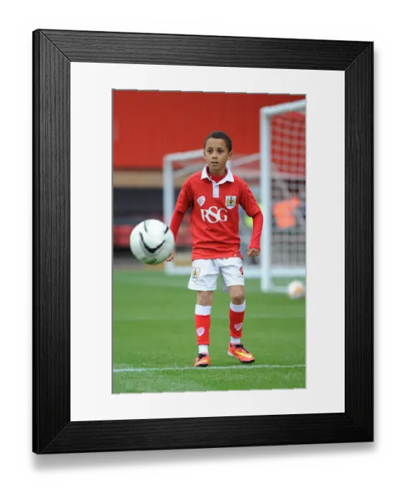 Framed Print : Bristol City vs Chesterfield Rivalry: October 2014 Football Clash at Ashton Gate Framed Print : Bristol City vs Chesterfield Rivalry: October 2014 Football Clash at Ashton Gate