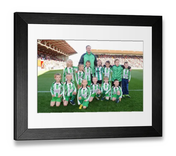Framed Print : Sky Bet League One: Guard of Honor - Bristol City vs. Chesterfield at Ashton Gate
