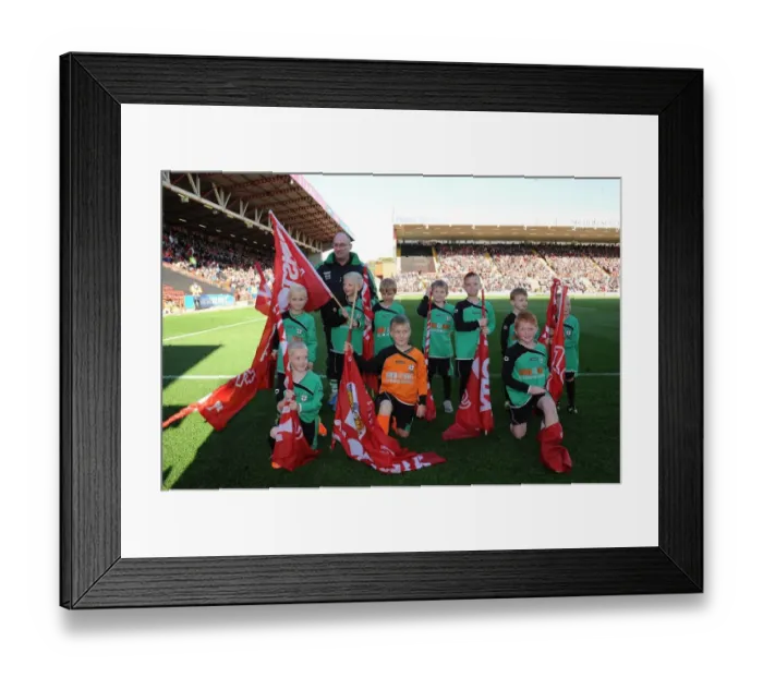 Framed Print : Sky Bet League One: Bristol City vs. Chesterfield Showdown at Ashton Gate - Guard of Honor Framed Print : Sky Bet League One: Bristol City vs. Chesterfield Showdown at Ashton Gate - Guard of Honor