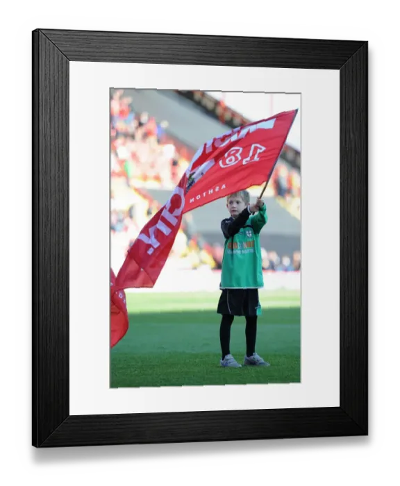 Framed Print : Bristol City vs. Chesterfield: Sky Bet League One Clash at Ashton Gate - Guard of Honor Framed Print : Bristol City vs. Chesterfield: Sky Bet League One Clash at Ashton Gate - Guard of Honor