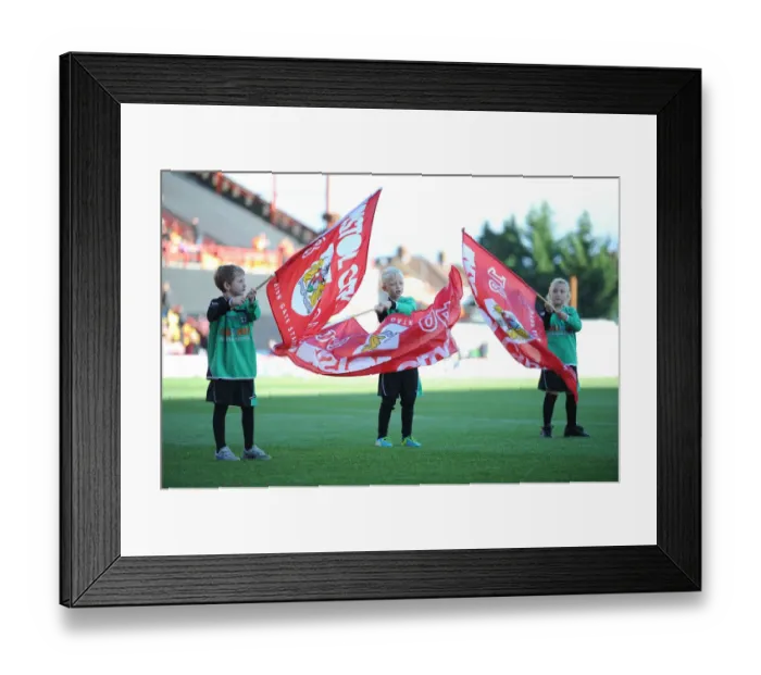 Framed Print : Bristol City vs. Chesterfield: Sky Bet League One Clash at Ashton Gate - Guard of Honor Framed Print : Bristol City vs. Chesterfield: Sky Bet League One Clash at Ashton Gate - Guard of Honor