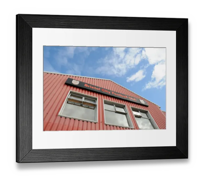 Framed Print : Sky Bet League One Showdown: Titanic Clash between Bristol City and Chesterfield at Ashton Gate, October 11, 2014 Framed Print : Sky Bet League One Showdown: Titanic Clash between Bristol City and Chesterfield at Ashton Gate, October 11, 2014