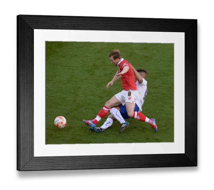 Framed Print : Bristol City vs Chesterfield: Wade Elliott vs Sam Morsy - Intense Battle on the Pitch