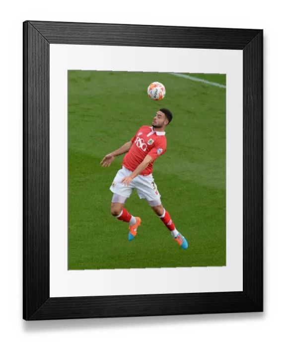 Framed Print : Bristol City's Derrick Williams in Control at Ashton Gate: Bristol City vs Chesterfield, Sky Bet League One