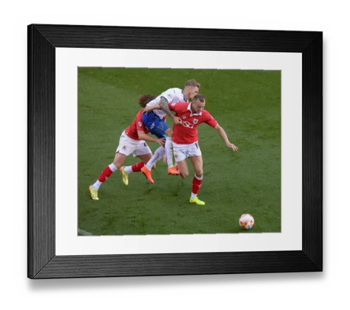 Framed Print : Aaron Wilbraham Battles for the Ball: Bristol City vs Chesterfield, Sky Bet League One