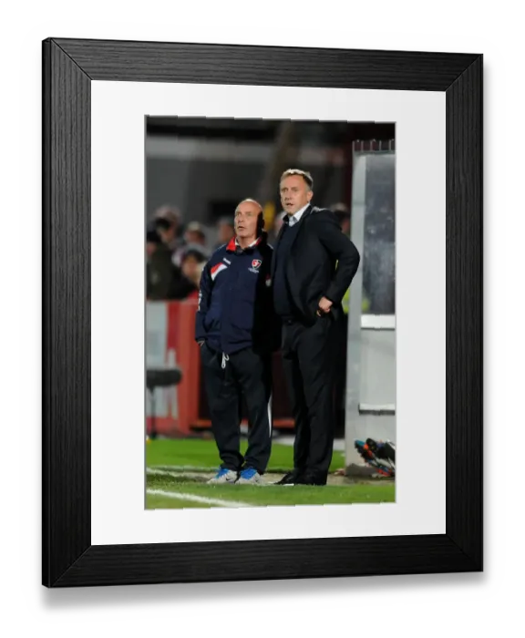 Framed Print : Mark Yates Leads Cheltenham Town Against Bristol City in Johnstone's Paint Trophy Framed Print : Mark Yates Leads Cheltenham Town Against Bristol City in Johnstone's Paint Trophy