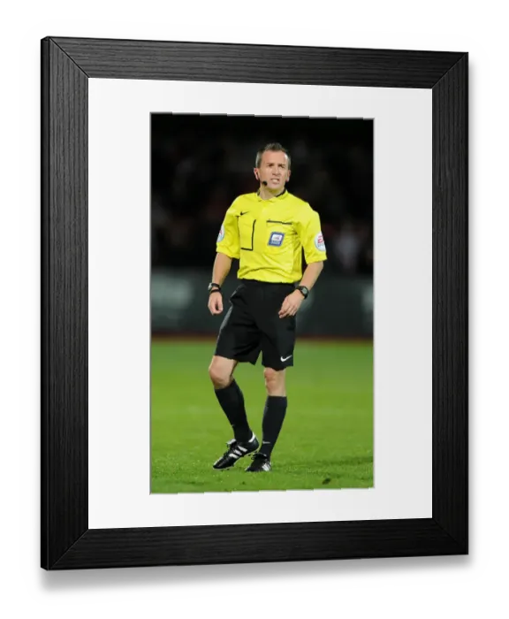 Framed Print : Football Rivalry Ignites: Bristol City vs Cheltenham Town in Johnstone's Paint Trophy Showdown at Abbey Business Stadium
