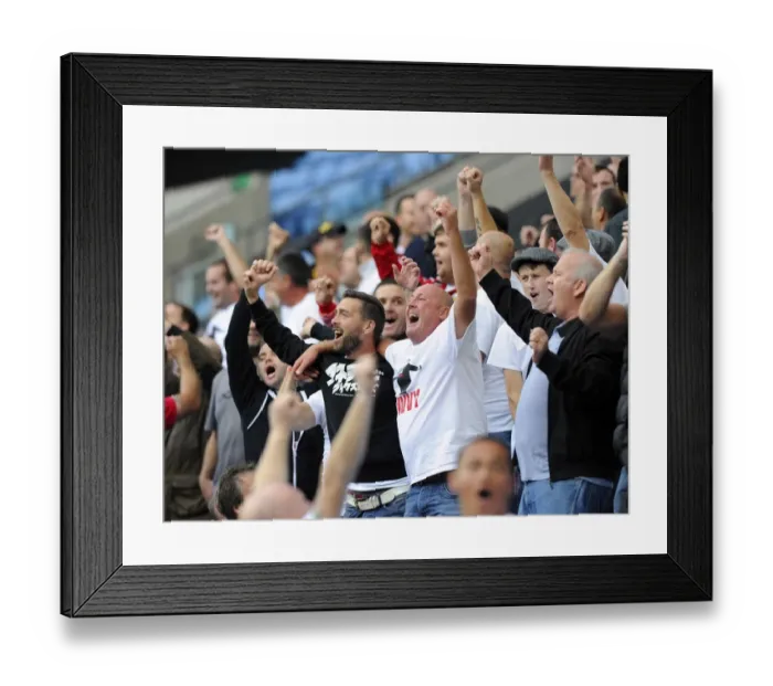 Framed Print : Bristol City Fans Pay Tribute to Mark Divy Saunders at Ricoh Arena Framed Print : Bristol City Fans Pay Tribute to Mark Divy Saunders at Ricoh Arena