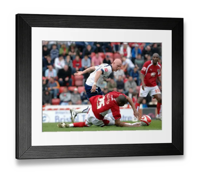 Framed Print : Marvin Elliott in Action: Bristol City vs Preston North End Framed Print : Marvin Elliott in Action: Bristol City vs Preston North End