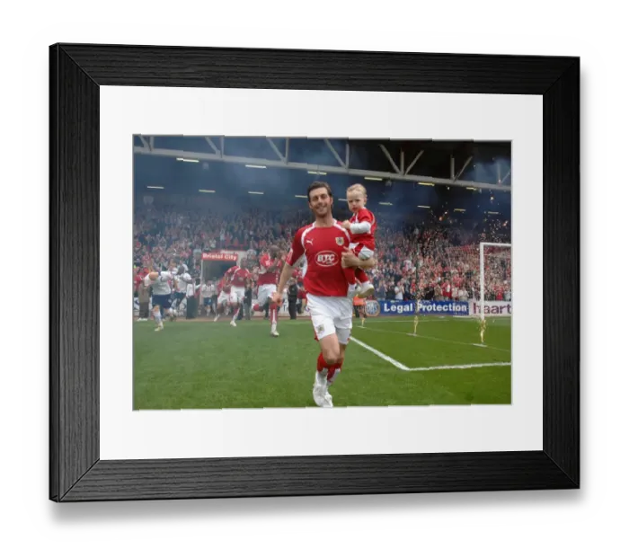 Framed Print : Jamie McAllister in Action: Bristol City vs Preston North End Framed Print : Jamie McAllister in Action: Bristol City vs Preston North End