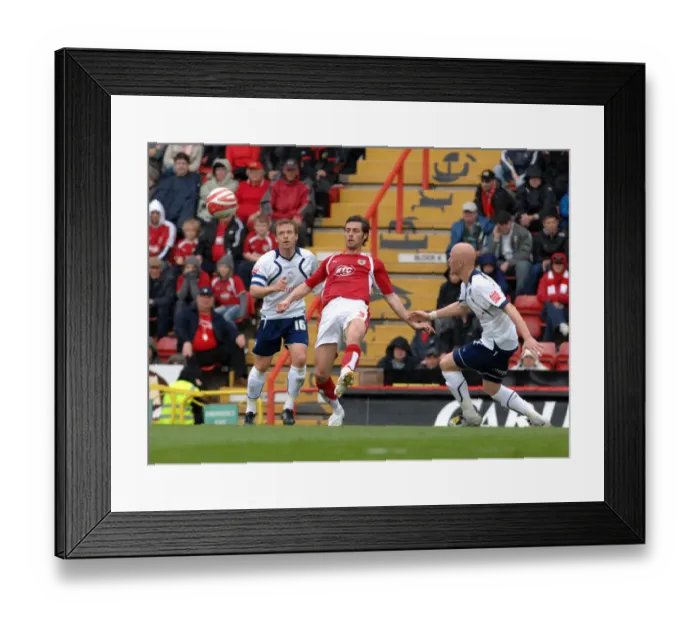 Framed Print : Jamie McAllister in Action for Bristol City Against Preston North End Framed Print : Jamie McAllister in Action for Bristol City Against Preston North End