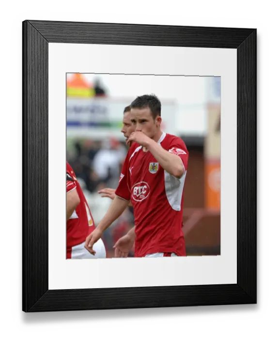 Framed Print : Michael McIndoe in Action: Bristol City vs Preston North End Framed Print : Michael McIndoe in Action: Bristol City vs Preston North End