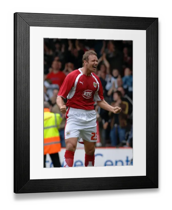 Framed Print : Exultant Lee Trundle: Thrilling Goal Celebration vs. Preston North End (Bristol City)
