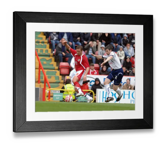 Framed Print : Lee Trundle in Action: Bristol City vs Preston North End Framed Print : Lee Trundle in Action: Bristol City vs Preston North End