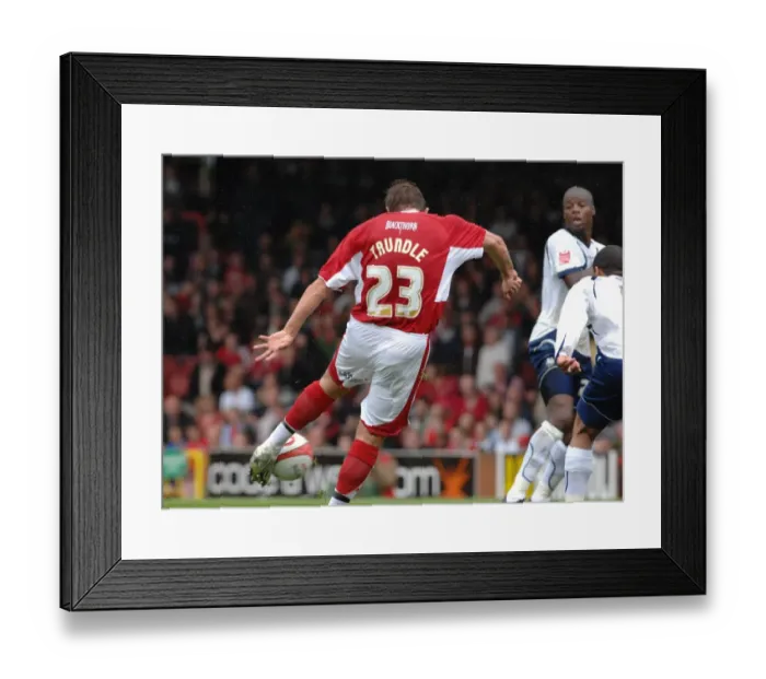 Framed Print : Lee Trundle Shot Framed Print : Lee Trundle Shot