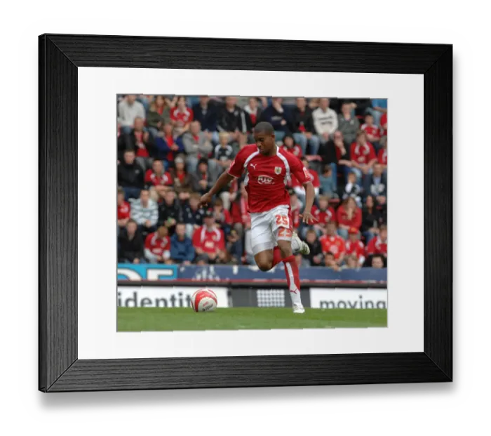 Framed Print : Marvin Elliott in Action: Bristol City vs Preston North End Framed Print : Marvin Elliott in Action: Bristol City vs Preston North End