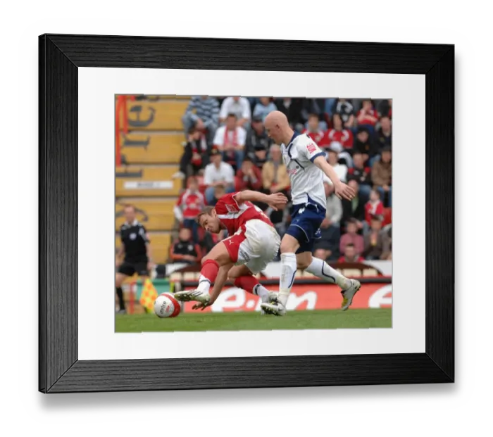 Framed Print : Thrilling Moment: Lee Trundle's Brilliant Performance for Bristol City Against Preston North End Framed Print : Thrilling Moment: Lee Trundle's Brilliant Performance for Bristol City Against Preston North End