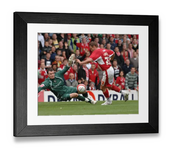 Framed Print : Intense Focus: Lee Trundle Amidst the Chaos in Bristol City vs Preston North End Framed Print : Intense Focus: Lee Trundle Amidst the Chaos in Bristol City vs Preston North End