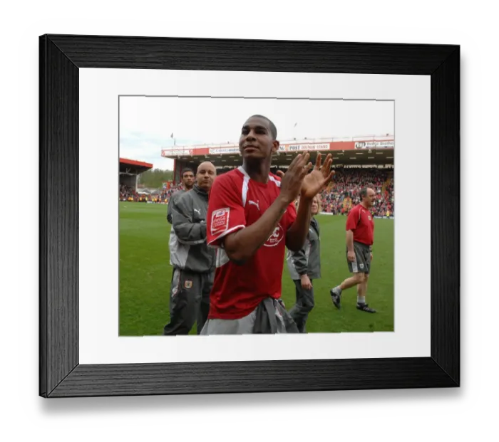 Framed Print : Marvin Elliott: In Action Against Preston North End (Bristol City vs Preston North End)