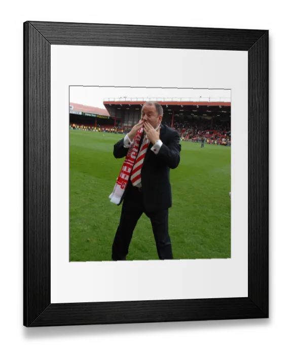 Framed Print : Gary Johnson in the Heart of the Bristol City vs Preston North End Rivalry Framed Print : Gary Johnson in the Heart of the Bristol City vs Preston North End Rivalry