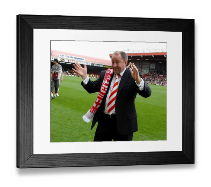 Framed Print : Gary Johnson in Action: Bristol City vs Preston North End Framed Print : Gary Johnson in Action: Bristol City vs Preston North End