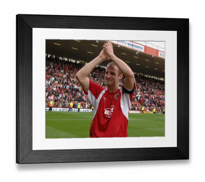 Framed Print : Louis Carey in Action: Bristol City vs Preston North End