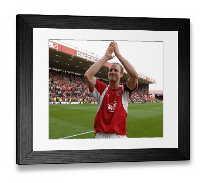 Framed Print : Louis Carey in Action: Bristol City vs Preston North End