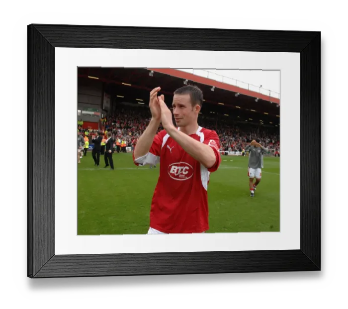 Framed Print : Michael McIndoe in Action: Bristol City vs Preston North End Framed Print : Michael McIndoe in Action: Bristol City vs Preston North End