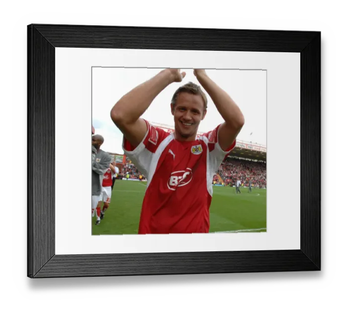 Framed Print : Bristol City's Lee Trundle in Action Against Preston North End Framed Print : Bristol City's Lee Trundle in Action Against Preston North End