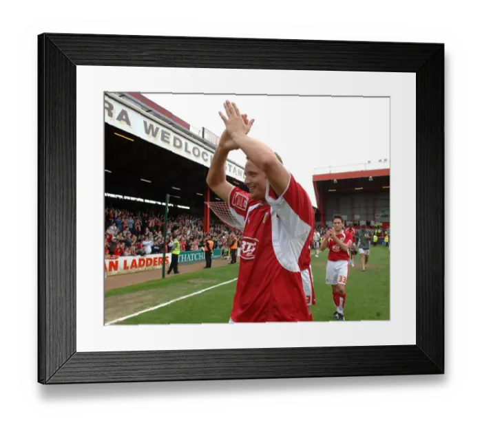 Framed Print : Bristol City's Lee Trundle in Action Against Preston North End Framed Print : Bristol City's Lee Trundle in Action Against Preston North End