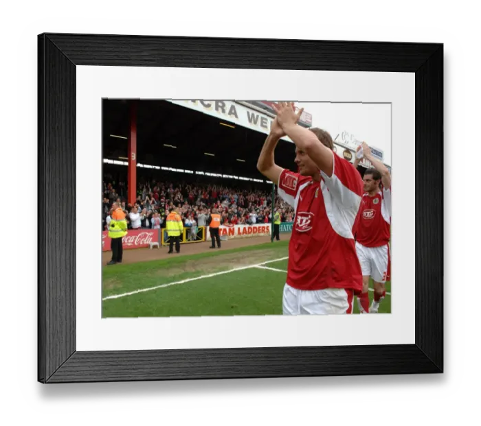 Framed Print : Bristol City's Lee Trundle in Action Against Preston North End