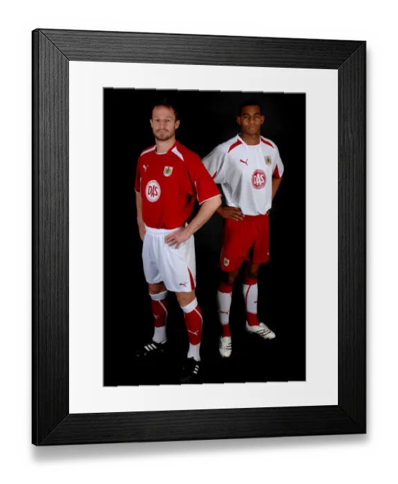 Framed Print : Bristol City FC: New Kit Unveiled - Team Portraits