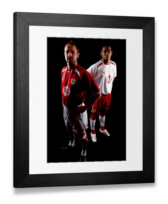Framed Print : Bristol City FC: New Kit Reveal - Team Portraits