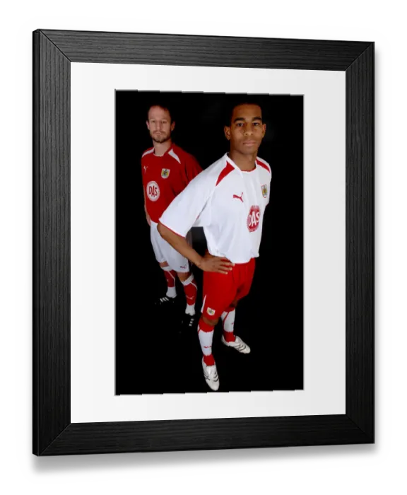 Framed Print : Bristol City FC: New Kit Unveiling - Team Portraits