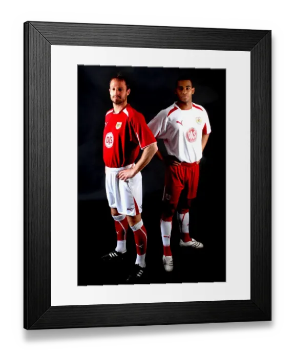 Framed Print : Bristol City FC: New Kit Reveal - Team Portraits