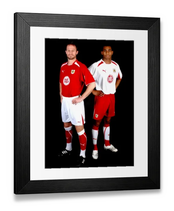 Framed Print : Bristol City FC: New Kit Unveiling - Team Portraits Framed Print : Bristol City FC: New Kit Unveiling - Team Portraits