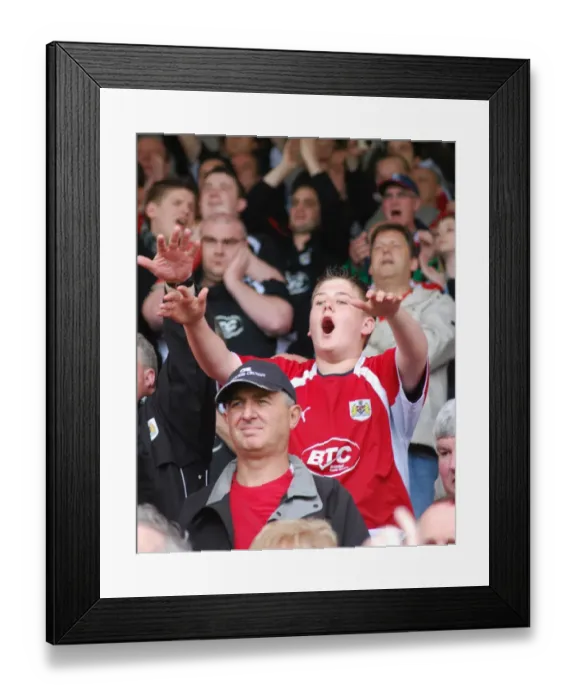Framed Print : A Sea of Passionate Bristol City Fans: Unified in Support Framed Print : A Sea of Passionate Bristol City Fans: Unified in Support