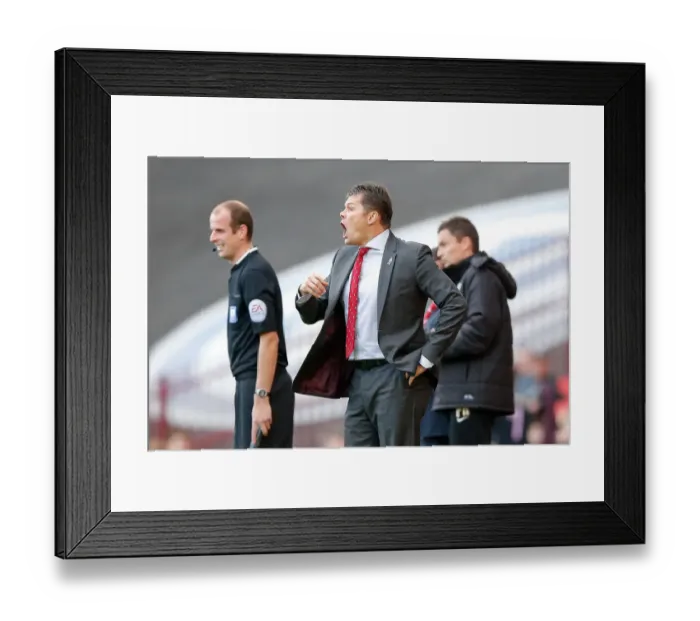 Framed Print : Steve Cotterill Leads Bristol City at Oakwell Stadium, 25th October 2014 Framed Print : Steve Cotterill Leads Bristol City at Oakwell Stadium, 25th October 2014