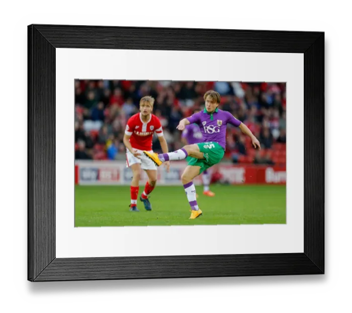 Framed Print : Luke Freeman's Shot at Oakwell: Barnsley vs. Bristol City, 25 / 10 / 2014