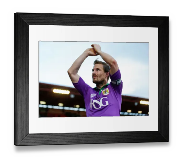 Framed Print : Bristol City's Wade Elliott Disappointed After 2-2 Draw with Barnsley