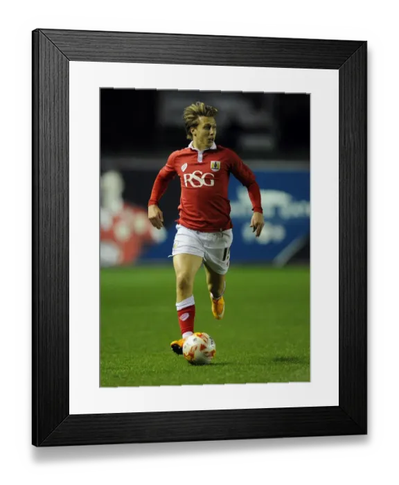 Framed Print : Luke Freeman in Action: Bristol City vs Bradford City, October 2014 Framed Print : Luke Freeman in Action: Bristol City vs Bradford City, October 2014