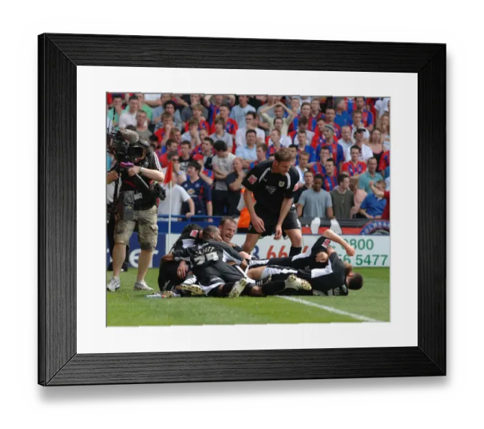 Framed Print : Bristol City vs. Crystal Palace: Play-Off Semifinal First Leg - Season 07-08