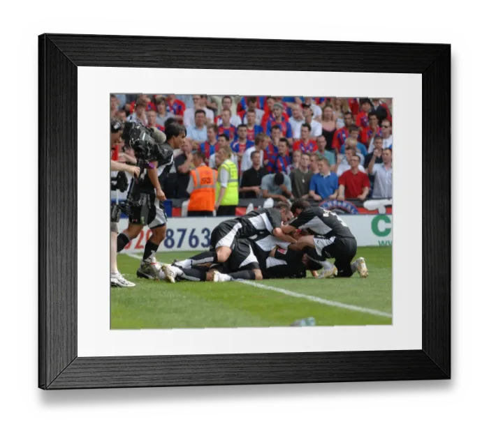 Framed Print : Bristol City vs. Crystal Palace: 07-08 Play-Off Semifinal 1st Leg Framed Print : Bristol City vs. Crystal Palace: 07-08 Play-Off Semifinal 1st Leg