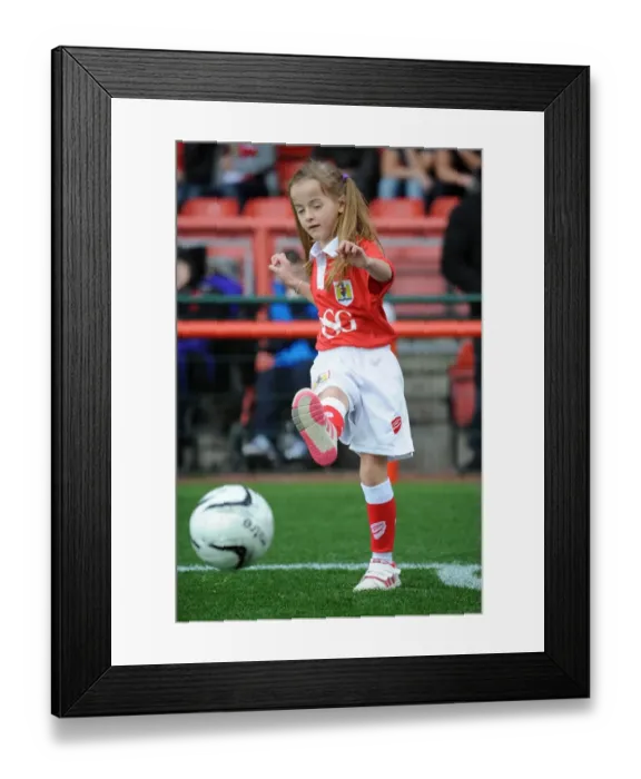 Framed Print : Football Rivalry: Bristol City vs Oldham Athletic at Ashton Gate - November 2014 (Sky Bet League One)