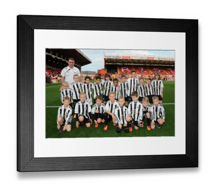 Framed Print : Bristol City Welcomes Oldham Athletic: Guard of Honor at Ashton Gate, November 2014 Framed Print : Bristol City Welcomes Oldham Athletic: Guard of Honor at Ashton Gate, November 2014